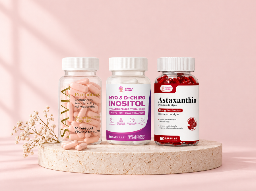 Frascos de Savia probióticos, myo inositol y astaxantina sobre un pedestal